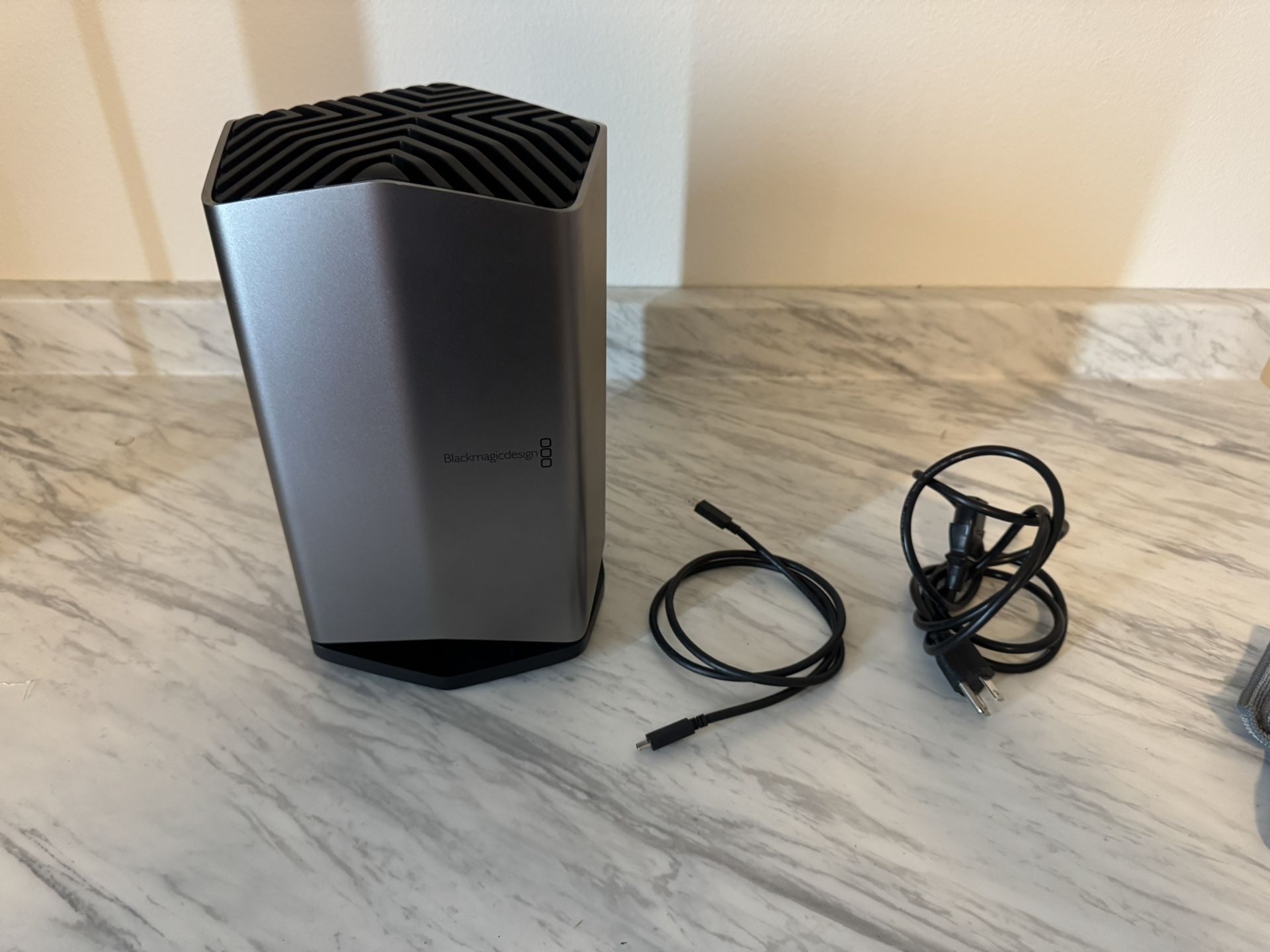 Blackmagic RX580 8gb Thunderbolt eGPU