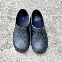 Crocs Neria Pro 2 Clogs - Women's Size 8 - Black Leopard - Non Marking
