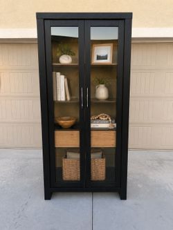 Ashley Furniture Luxe Display Cabinet