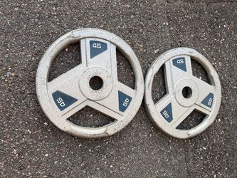 2 Marcy Classic 2" Cast Iron Olympic Grip Plates 45lb Weight Plate Pair. Used in good condition with some  cosmetic blemishes. These blemishes are in 