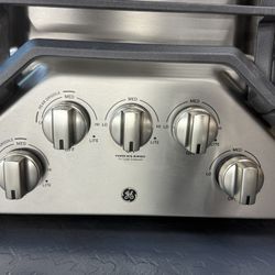 GE 30-in 5 burners Stainless steel Gas Cooktop