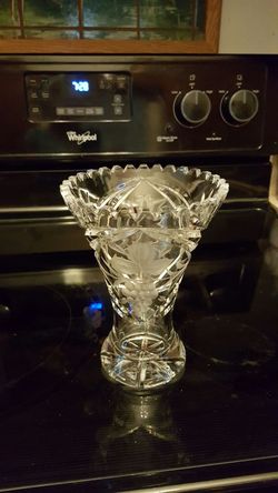 Gorgeous 7" Tall Lead Crystal Vase