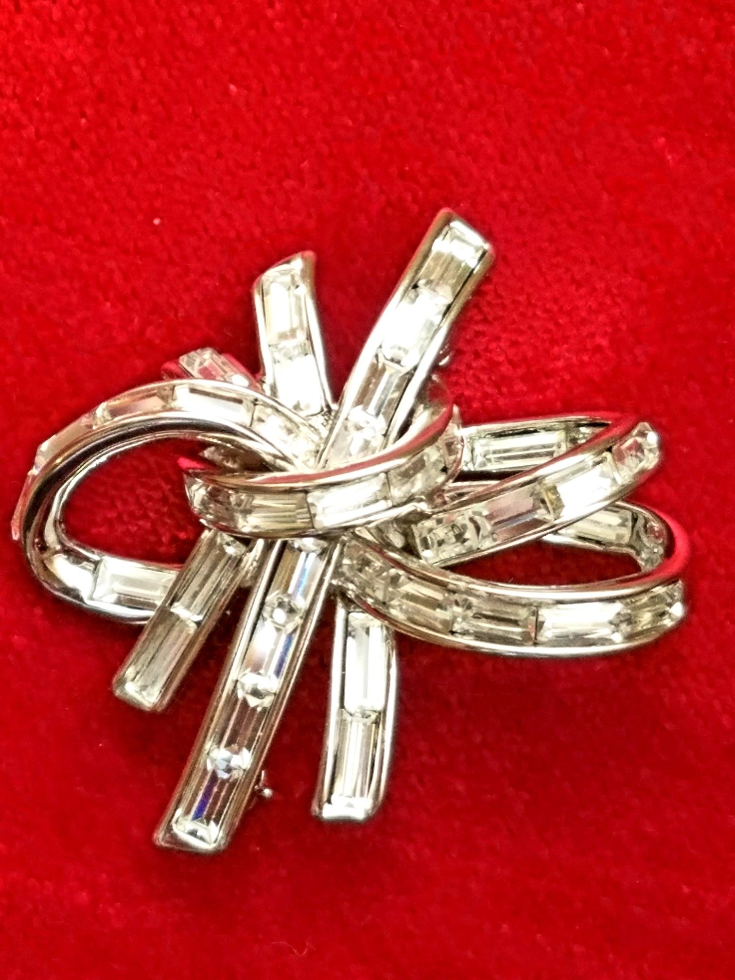 VINTAGE NOLLAN MILLER GORGEOUS BROOCH MADE WITH SWAROVSKI CRYSTAL