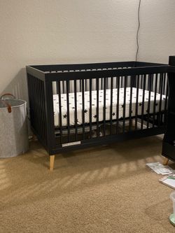 Delta Children Jordan 4-in-1 Convertible Crib Midnight Gray