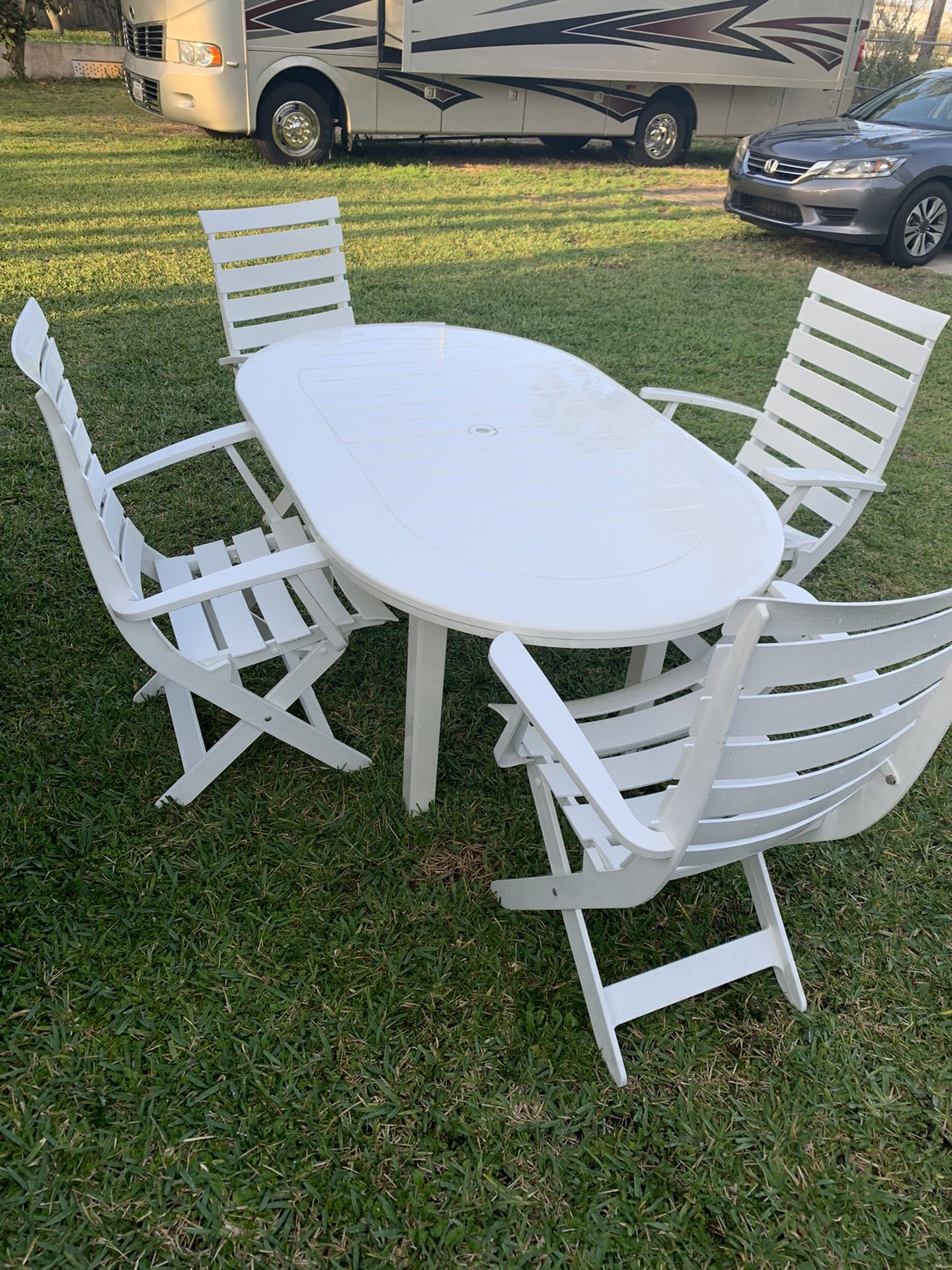 Patio furniture table and chairs set heavy duty plastic for Sale in