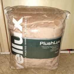 Very Nice 🆕 Vellux Brand Twin Size PlushLux Blanket!