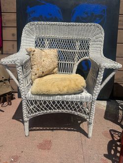 Vintage 1970s White Rattan Chair – Excellent Condition