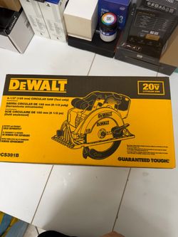 Dewalt 20V MAX Cordless 6.5 in. Sidewinder Style Circular Saw