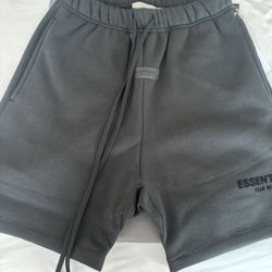 black essential shorts