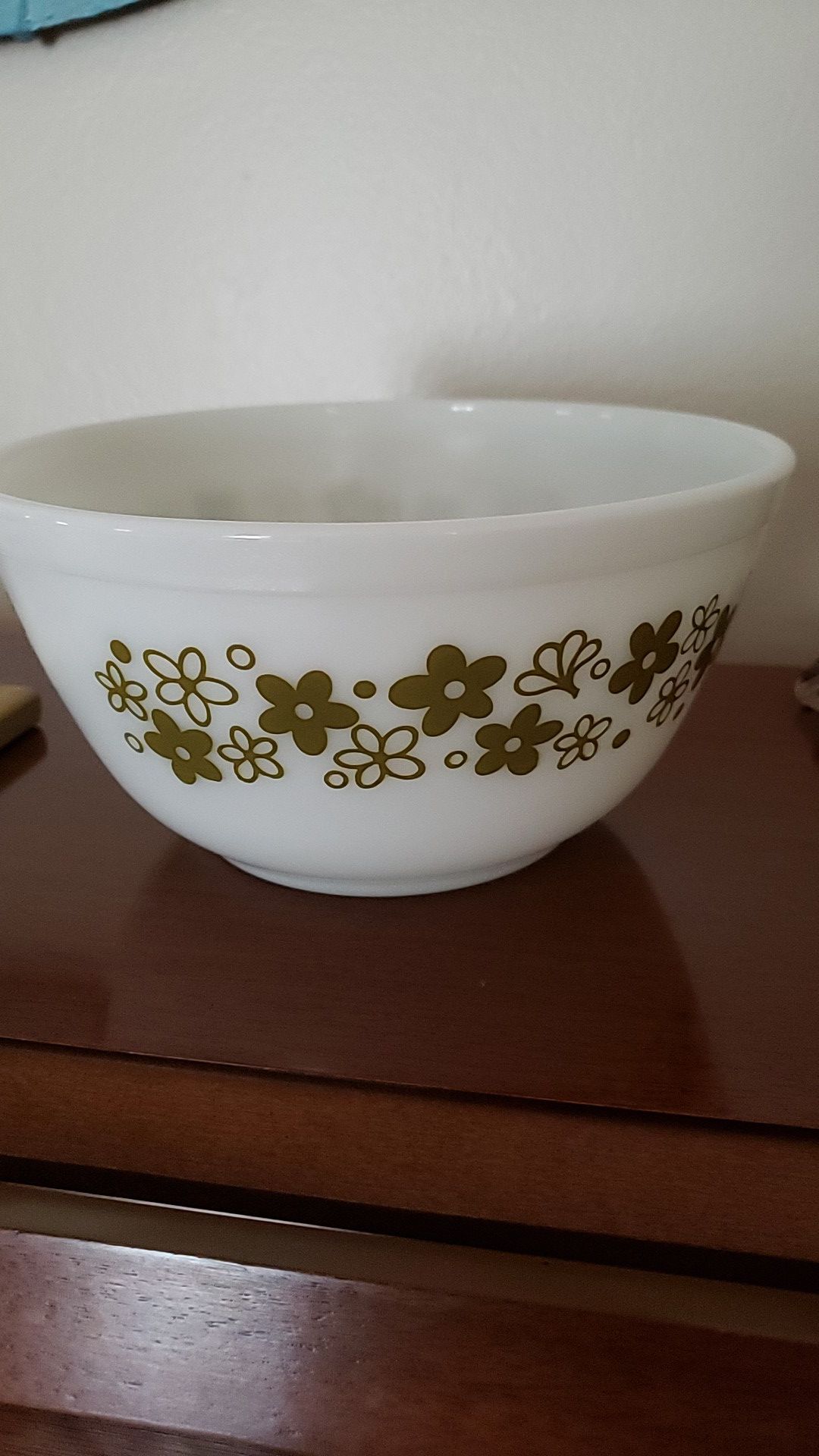 Vintage pyrex bowl