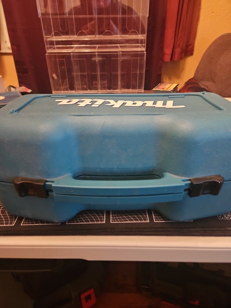 Makita BO5030 Random Orbit Sander