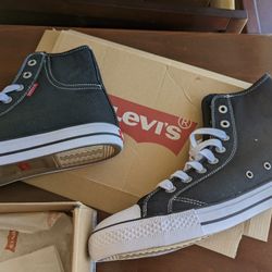 NEW Size 12 Mens Levi Shoes That Look Like Chucks
