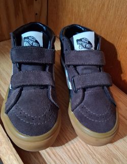 New Vans SK8 V Shoe is a versatile mid-top shoe Size 13