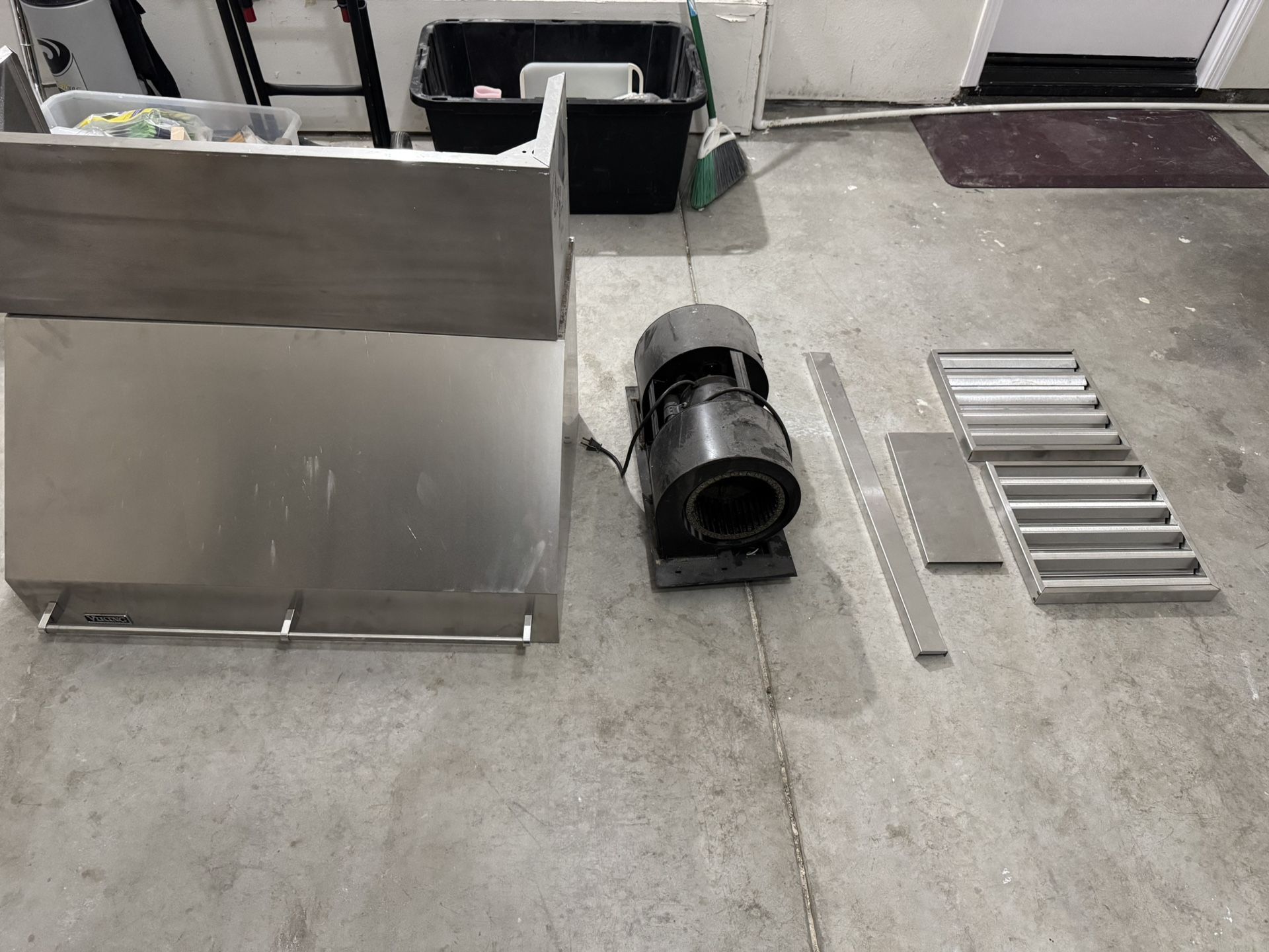 Viking Van Hood 36”