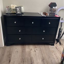 Dresser - Does Come With Mirror 