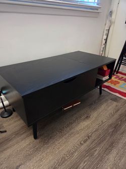 Wooden lift coffee table