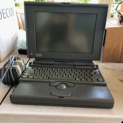 Apple Macintosh PowerBook 170 laptop from the early 1990s. 