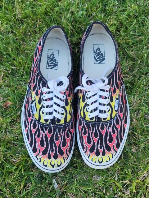 👟🔥VANS CLASSIC FLAMES SIZE 12 MEN 🔥👟