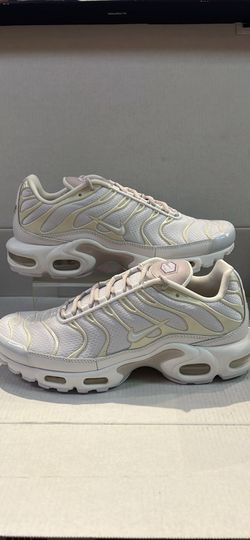 NIKE AIR MAX PLUS “PEARL WHITE”