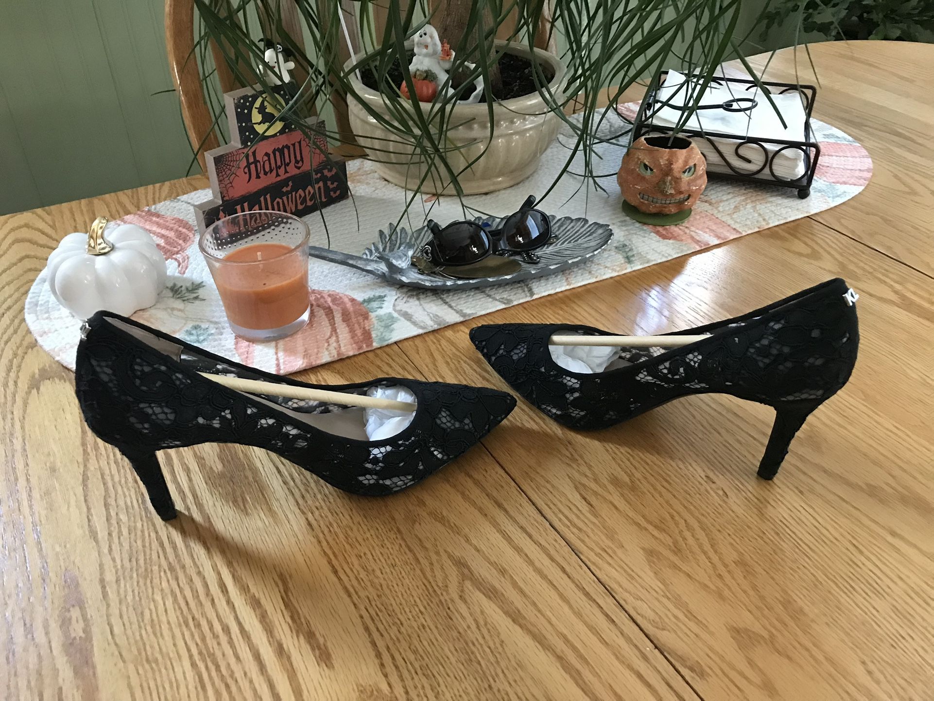 Karl Lagerfeld Lacey Black Pumps - NEVER WORN Size 8.5
