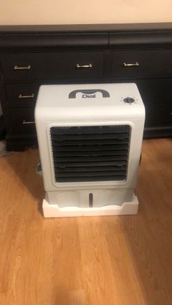 Portable evaporative air cooler