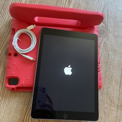 Apple iPad 5th Generation 32GB  with kids protective case & Charger (128gb $170) 