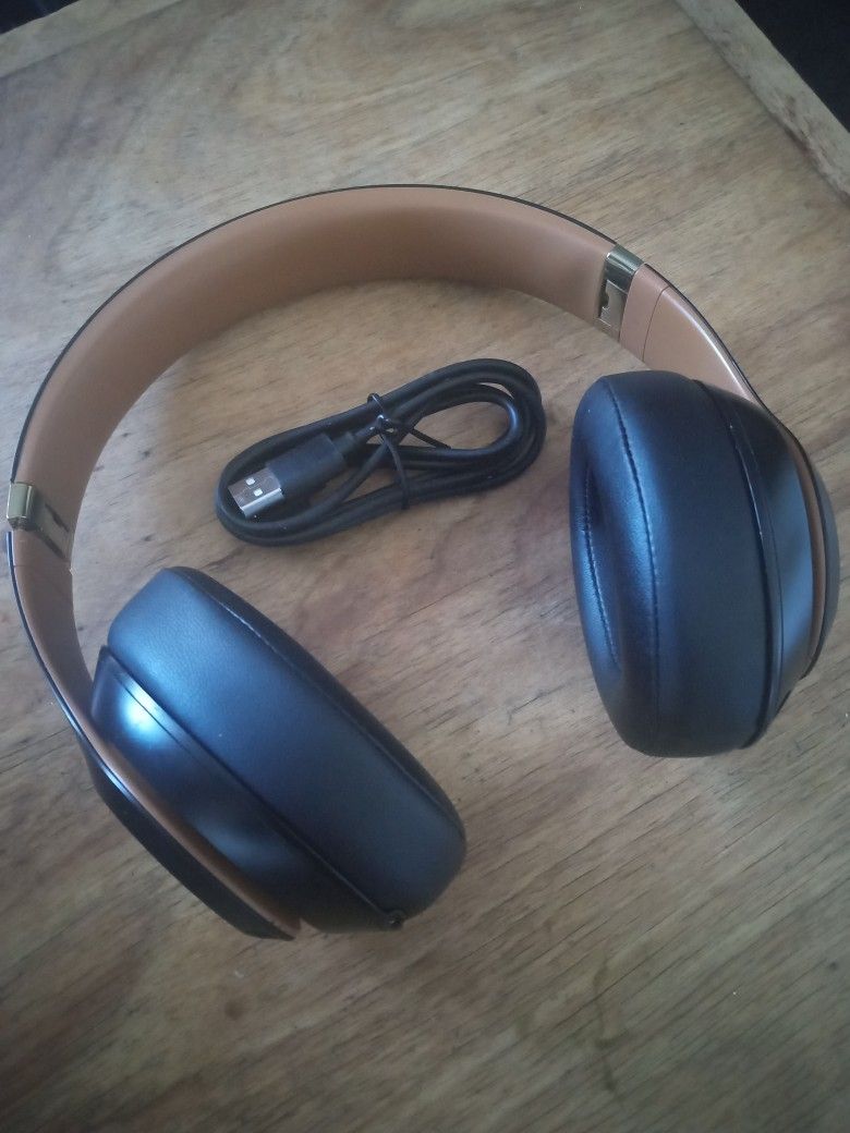 BEATS STUDIO3 HEADPHONES WIRELESS BLUETOOTH NOISE CANCELLING STEREOS TESTED WORKING GREAT