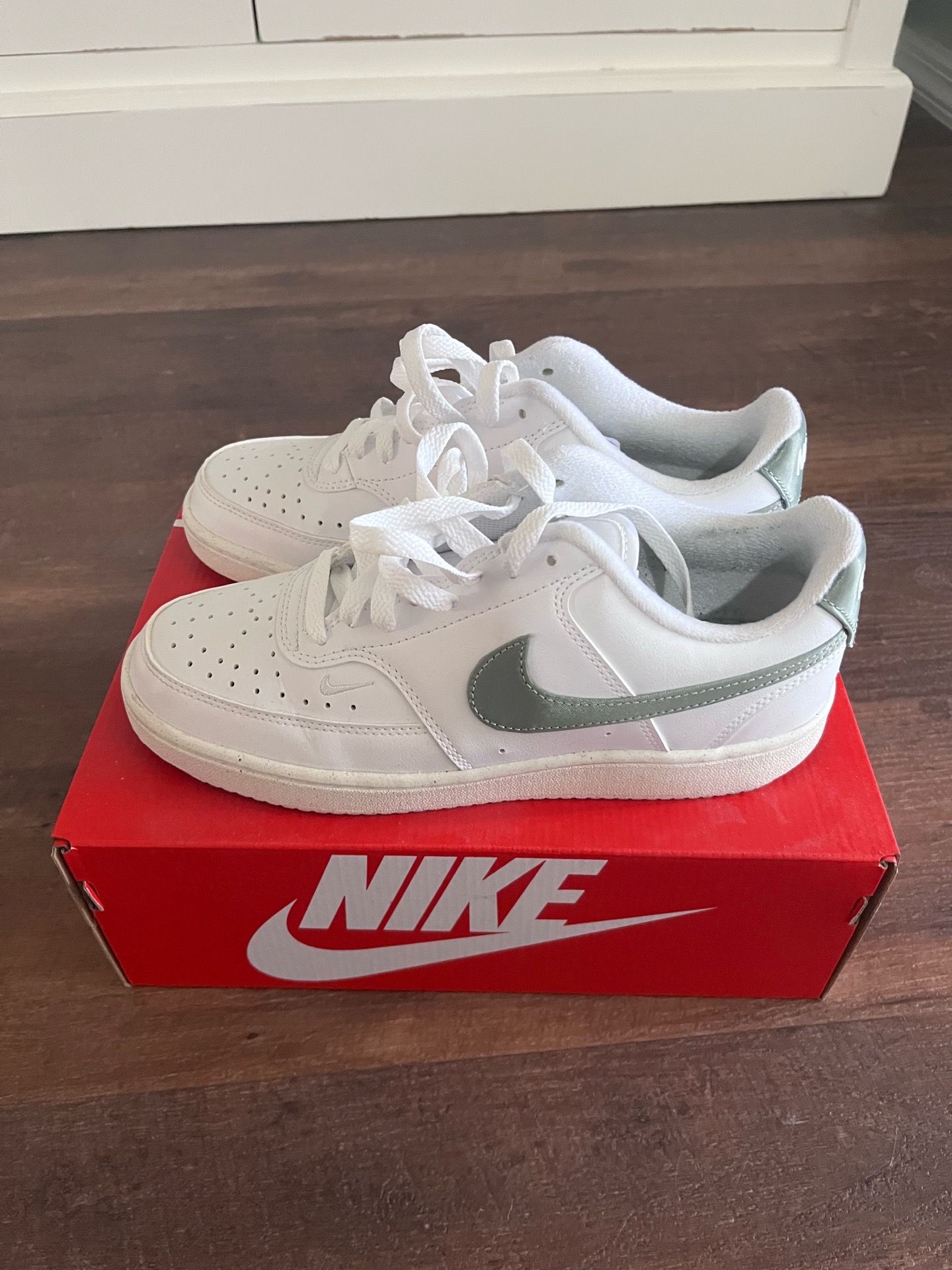 Nike Court Vision Lo shoes - women’s size 8
