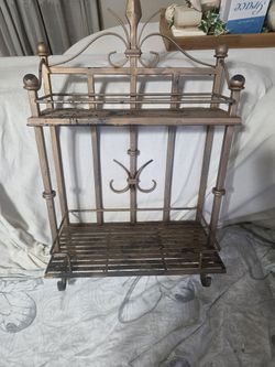 VINTAGE DECORATIVE GOLD 2 TIERED WROUGHT IRON SHELF WITH HANGING HOOKS AT BOTTOM