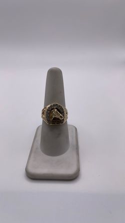 10k gold ring with horse and CZ around it