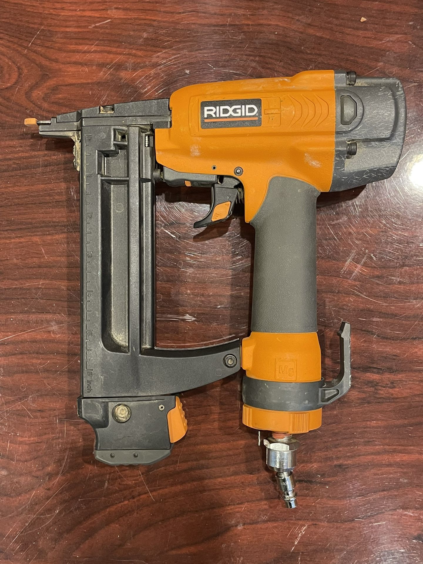 RIDGID - Finish Stapler 18G