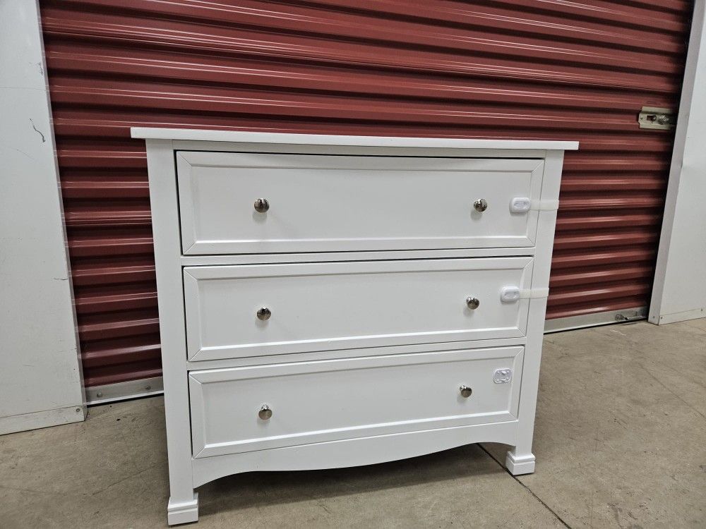 3-Drawer Dresser