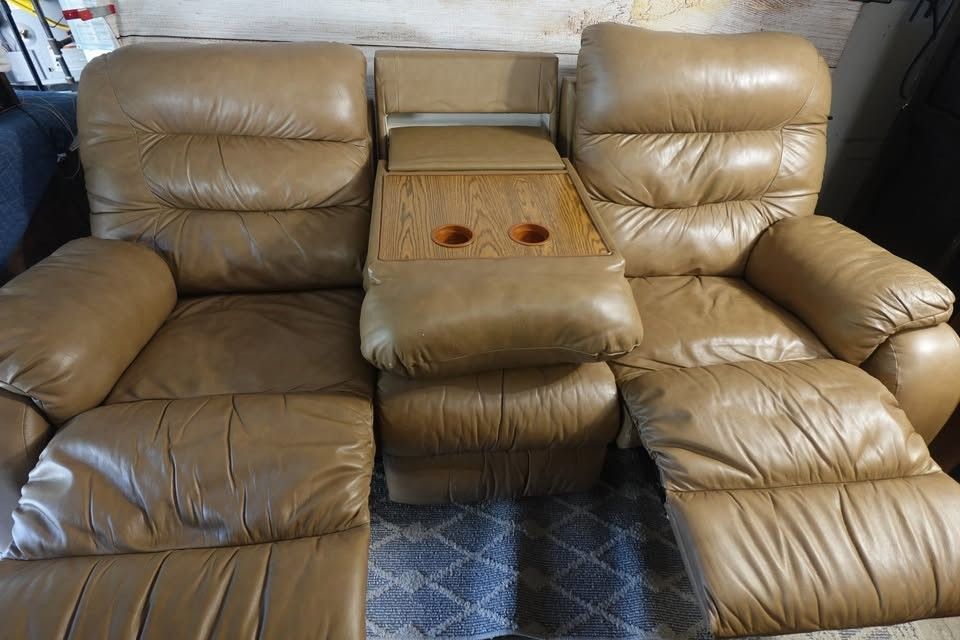 Dual Reclining Leather Loveseat – Cupholders + Delivery Included – Comfy & Clean
