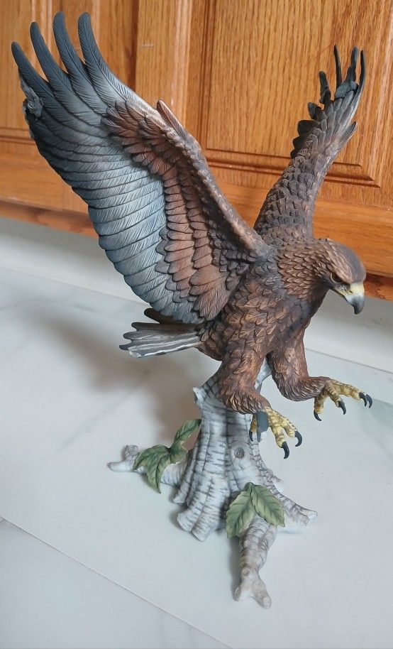 PORCELAIN FIGURINE - EAGLE OF GLORY