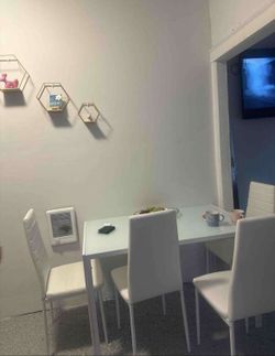 Comedor blanco 4 sillas (nuevo en su caja) en Houston