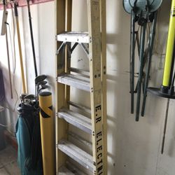 6’ Fiberglass Ladder 