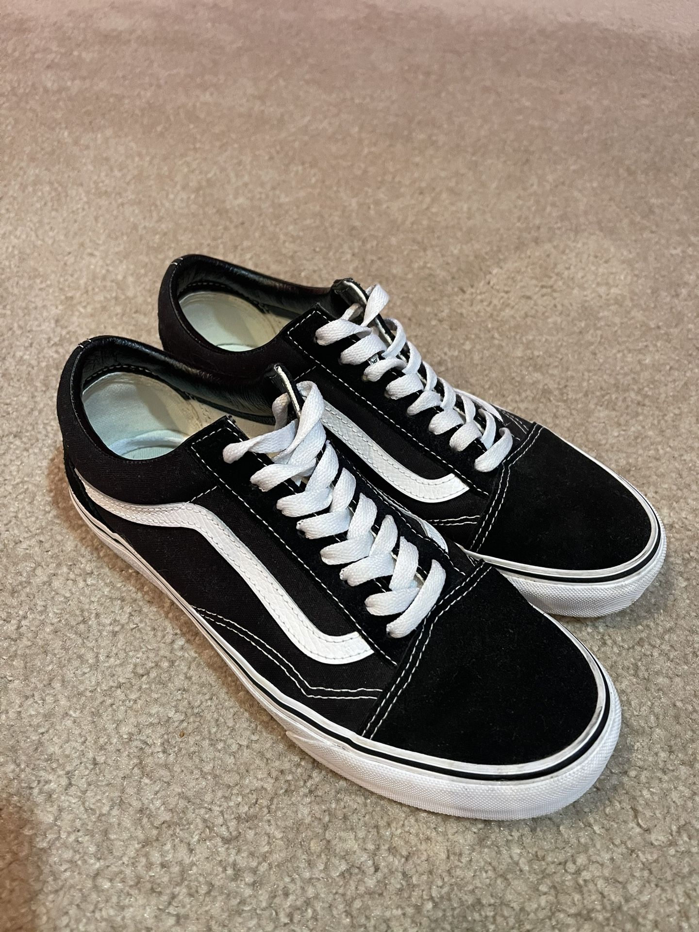 Size 9.5 Vans Old Skool Shoes