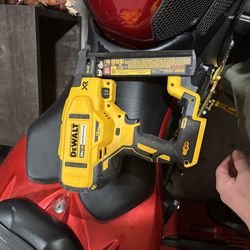 Brad nailer stapler