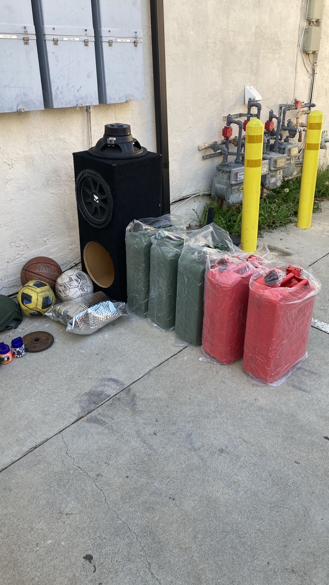 Yard Sale Nothing Is Free. Check Description For Prices.