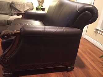 Sofa very clean , good codition