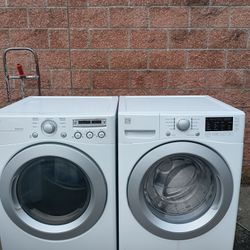 Kenmore. Washer And Dryer Stackable Electric 