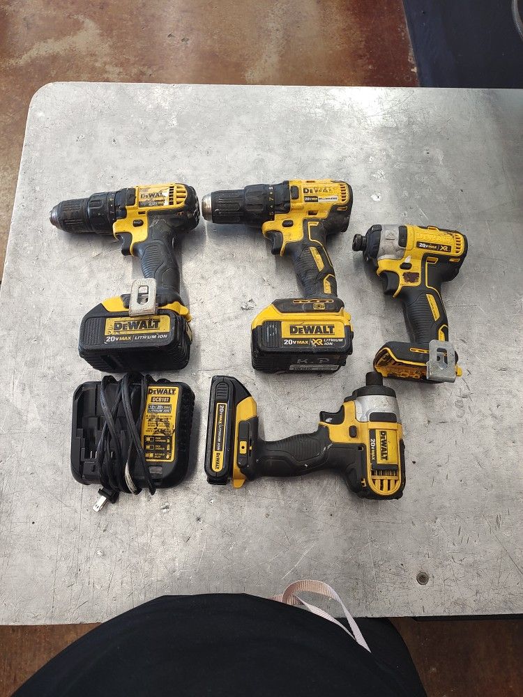 DeWalt Tool Set With 3 Batteries And Charger 