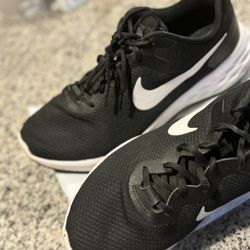 Black Men’s Running Shoes 