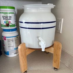 !!! ESTATE SALE!!! Ceramic Water Crock And BPA Free