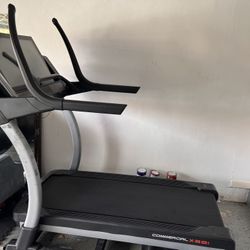 Nordic Track Commerical X32i Treadmill  ($4500 new)