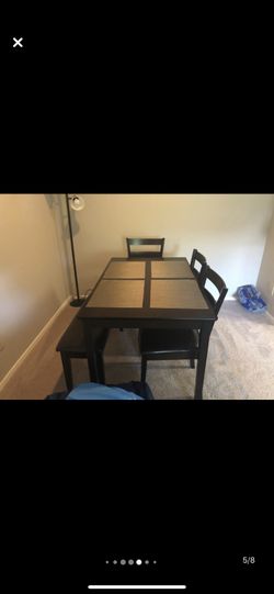 Diner table with 4 Cheers