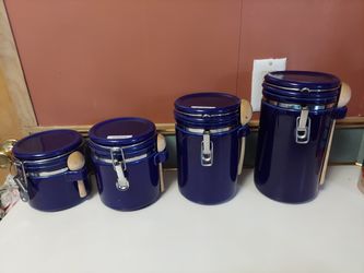 Kitchen canister set