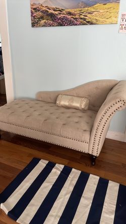 elegant tufted chaise lounge / fainting couch in a classic Victorian-inspired style.