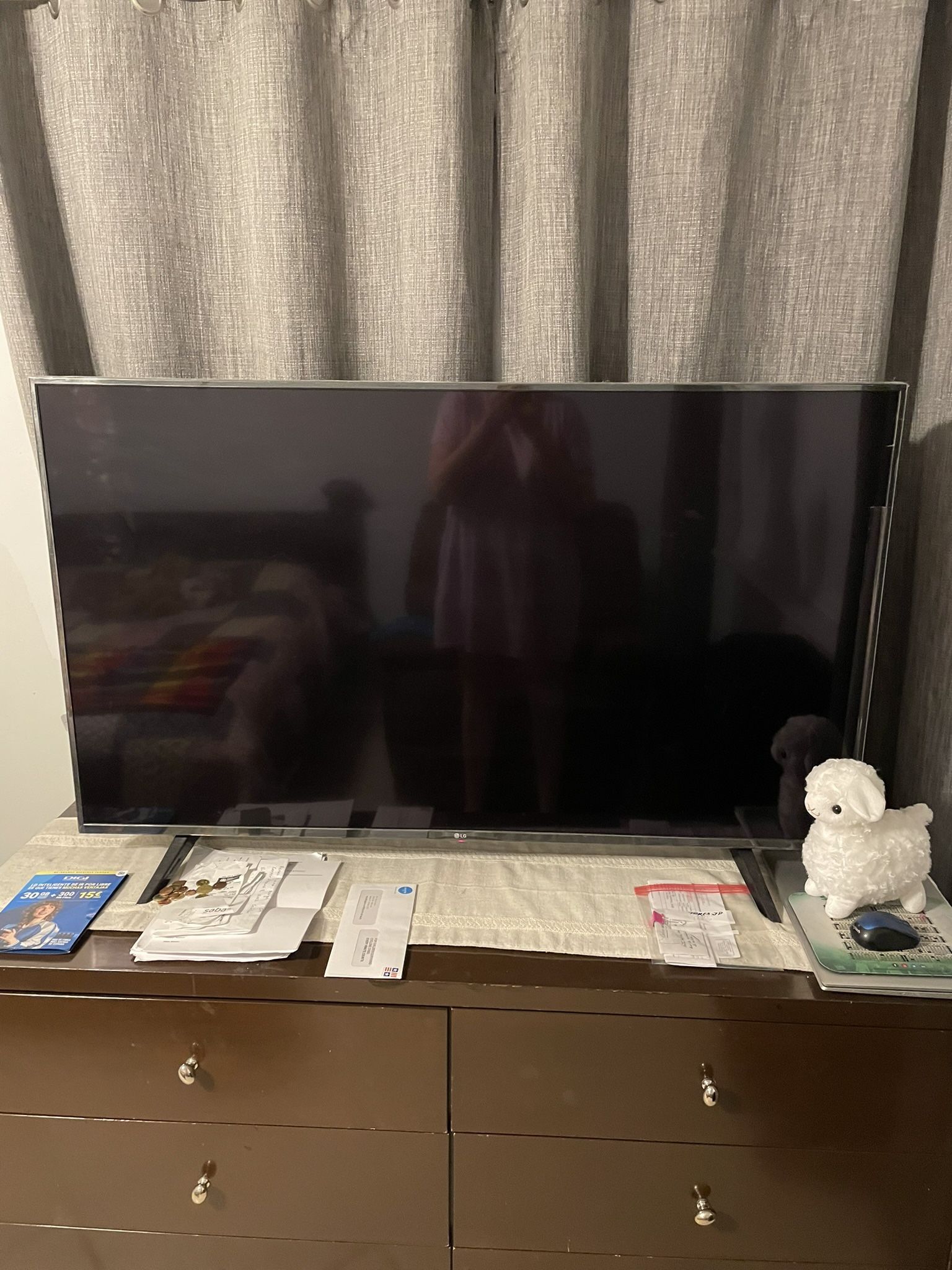 Televisor RCA de 45 Pulgadas con tecnología Roku.