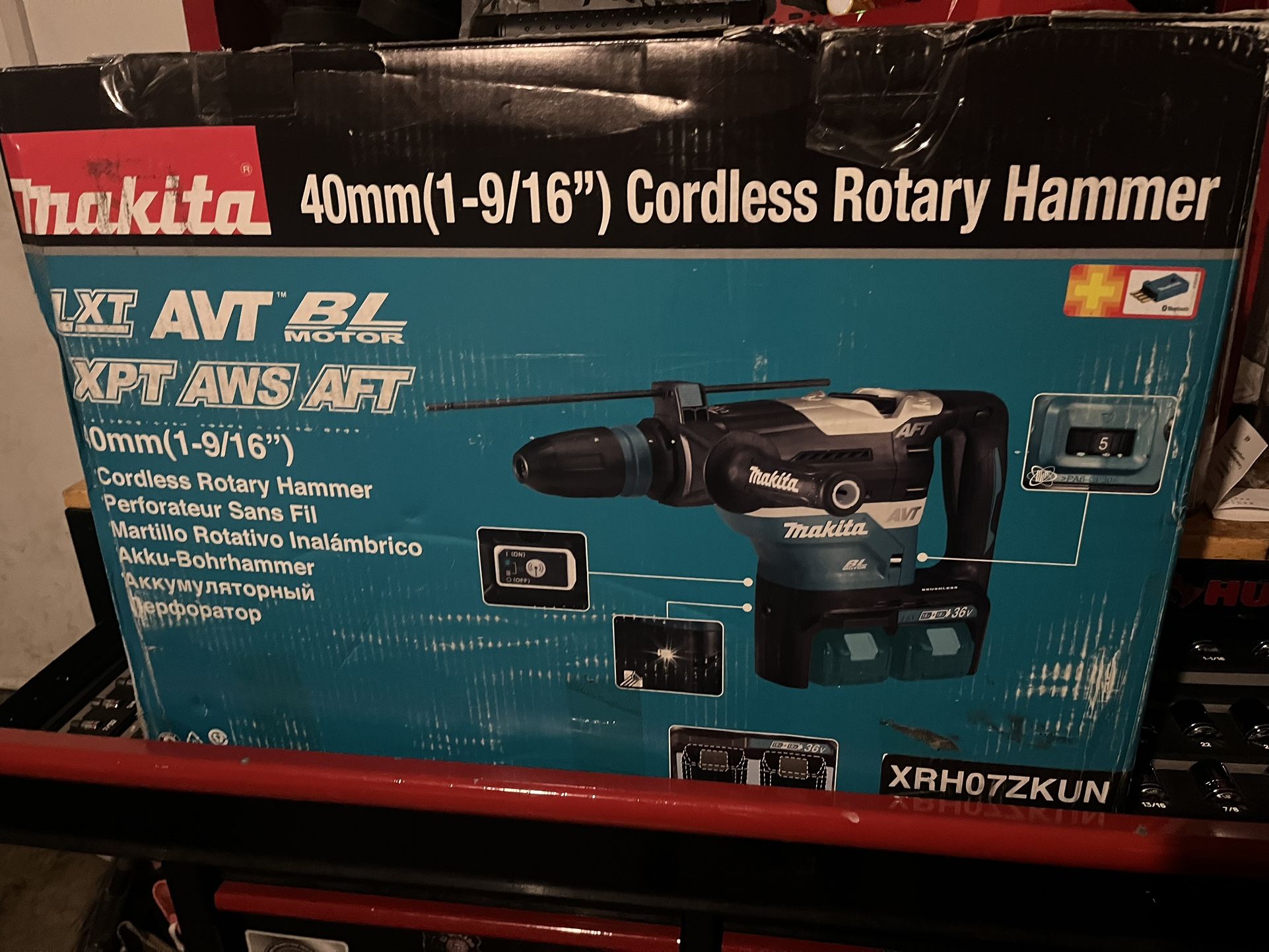 Makita (Brand Rating: 4.6/5) 18V X2 LXT Lithium-Ion (36V) Brushless Cordless 1-9/16 in. AVT Rotary Hammer, AFT, AWS (Tool Only)